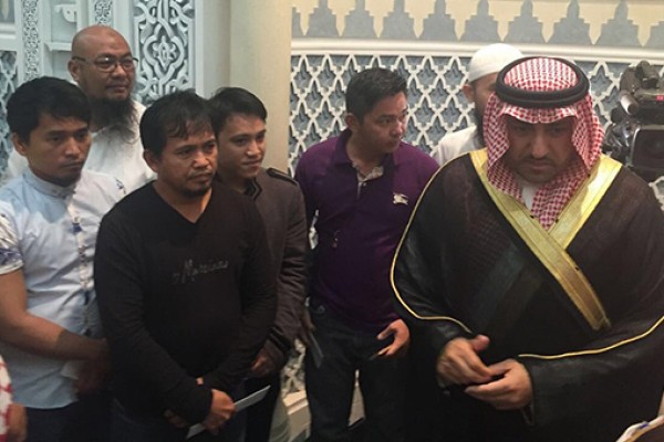 2570 رجلا وامرأة يعتنقون الإسلام خلال عام 1437هـ