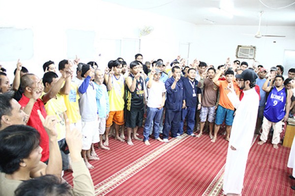 خلال أسبوع واحد: 160 رجلا يعتنقون الإسلام