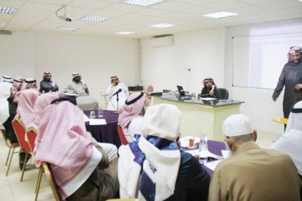 تدريب منسوبي ومنسوبات المكتب على “صياغة الأهداف الذكية”