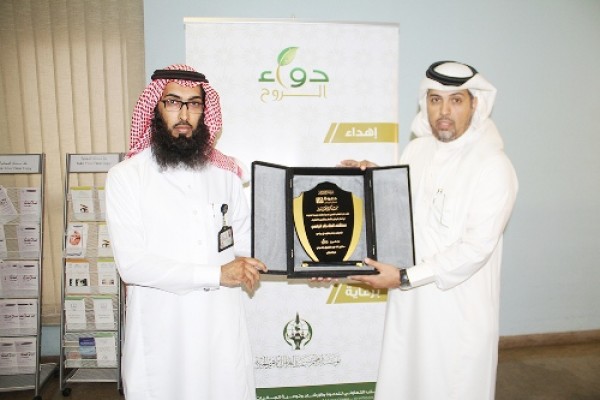 1500 هدية لمرضى مستشفيي الملك خالد والملك عبدالعزيز الجامعيين