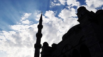 “الأذان وتلاوات القرآن” سبب في إسلام ستينية بمقر القسم النسائي