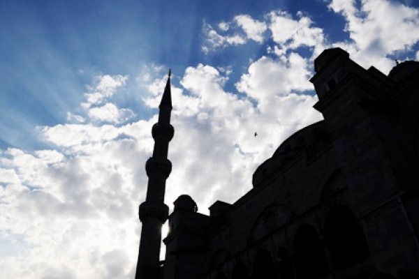 “الأذان وتلاوات القرآن” سبب في إسلام ستينية بمقر القسم النسائي