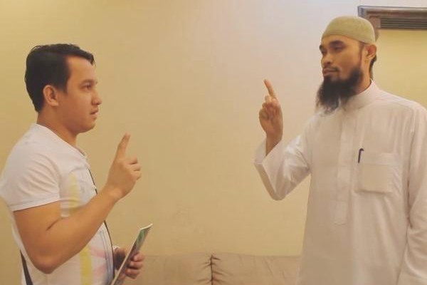 إنتاج فيديو لإسلام فلبيني بسبب أخلاق شاب سعودي