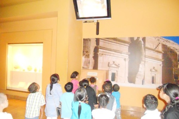 براعم المكتب يتجولون في متحف الملك عبد العزيز التاريخي